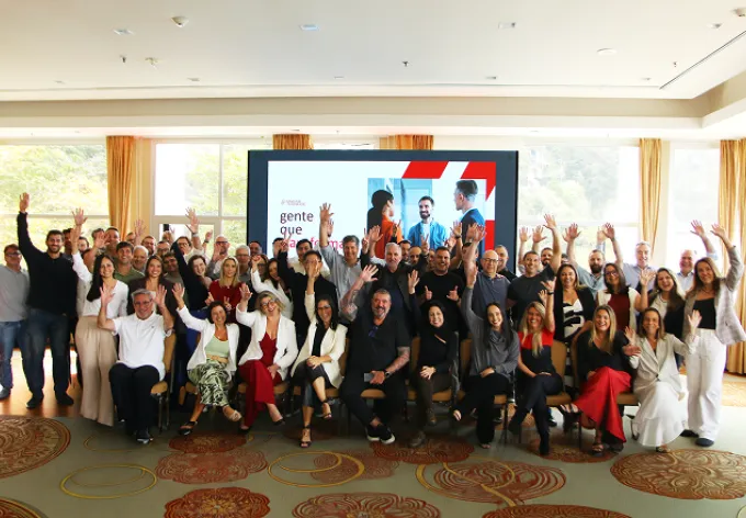 <h4 class="fonte-primaryLight">O que nos move: </h4><h3 class="fonte-primaryMain">cuidar, transformar e&nbsp;<br>crescer juntos</h3>