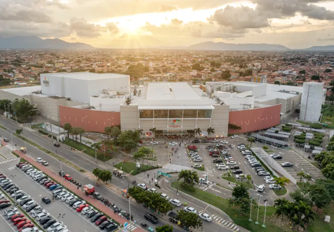 Espaço de lazer e entretenimento para toda a família, com um variado mix de lojas