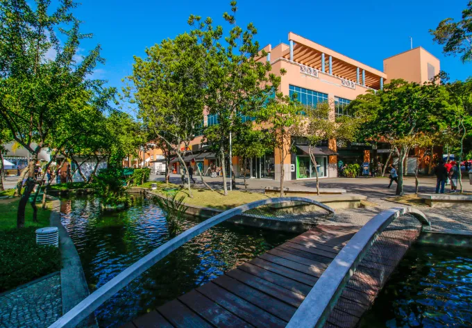 Shopping a céu aberto com tudo que o consumidor precisa