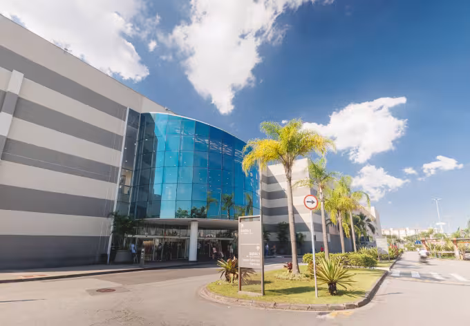 Um dos principais centros comerciais da Zona Leste de São Paulo